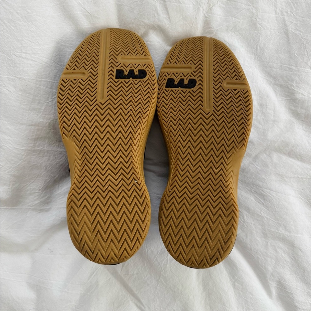 R.A.D One v2 Black & gum cross training sneakers - Picture 3 of 3